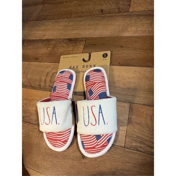 Rae Dunn USA Flag Slippers Woman’s Size Small 5-6 NEW MSRP $38 - Picture 2 of 9